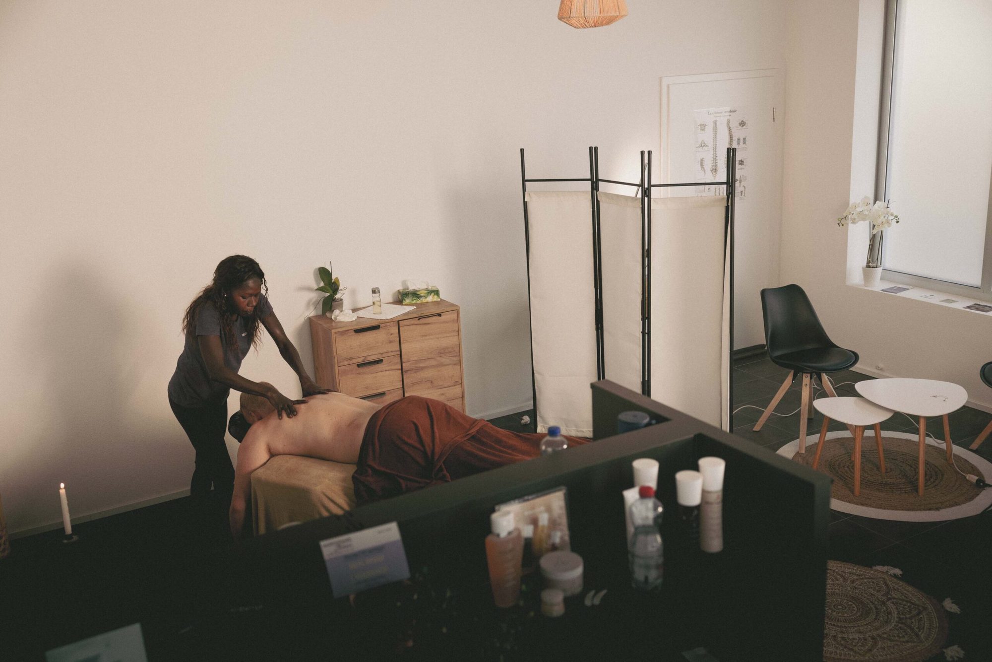 Vue du cabinet pendant une séance de massage